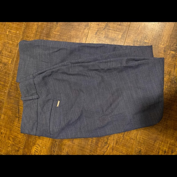 Woman’s slacks - Picture 2 of 3